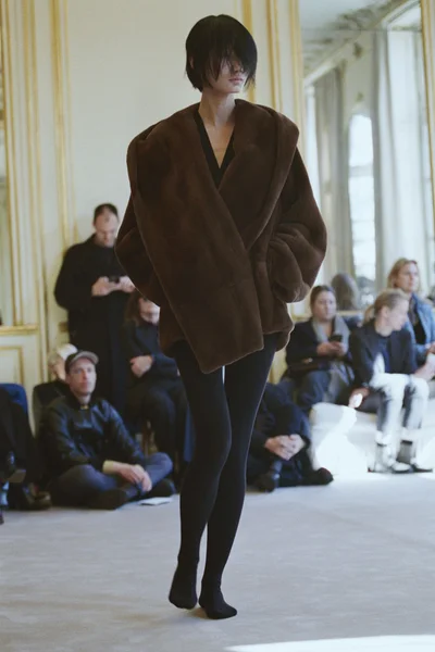 Look 27